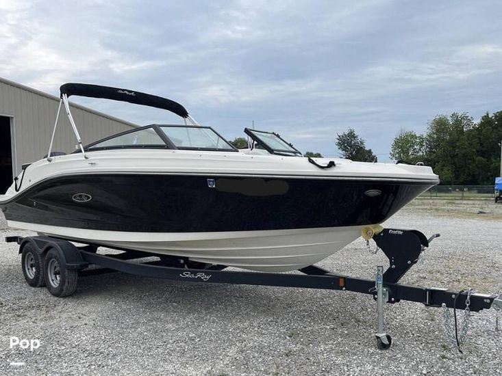 2019 Sea Ray 230 spx