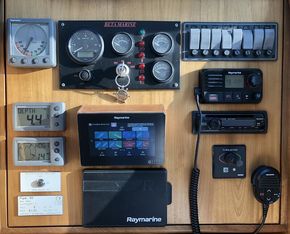 Main instrument console 