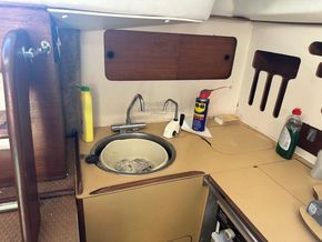 Moody 29  - Galley