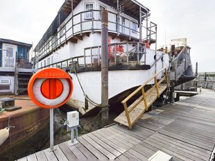 This one of a kind houseboat gives you the foundations to create your 