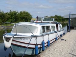 Dawncraft 30 GRP narrow beam cruiser