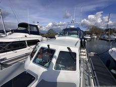 2001 Aquastar 38