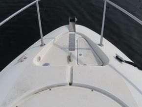Regal 2665 Commodore  - Foredeck