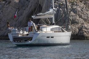 Manufacturer Provided Image: Wauquiez Pilot Saloon 48