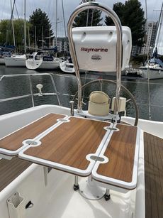 Beautifully maintained Dufour 32 Classic wheel steering shoal draft