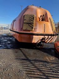 9.4 M EX OIL RIG LIFEBOAT