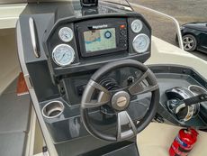 Quicksilver 555 activ cabin