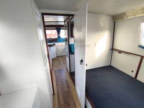 Falcon 26  - Companionway