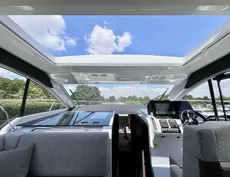 2025 Sealine C390