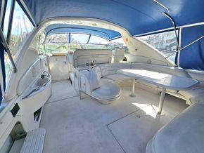 Sea Ray 450 Sundancer  - Cockpit