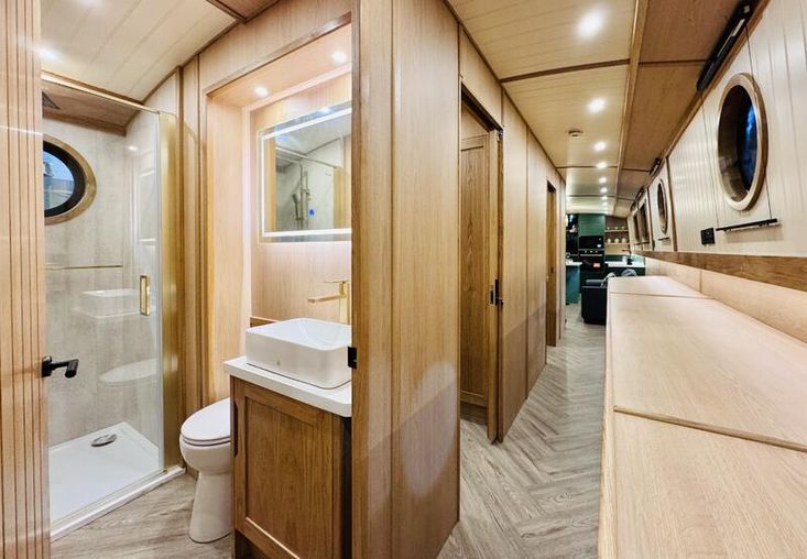 BESPOKE BOAT CO 65ft WIDEBEAM