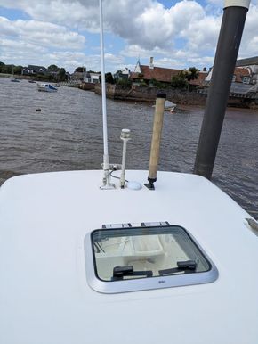 Roof hatch and antenna set up