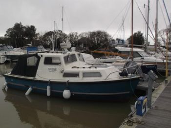 Channel Island 22, very well equipped.