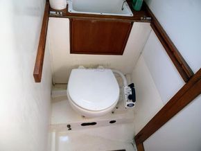 Cobra 750 Bilge keels - Heads