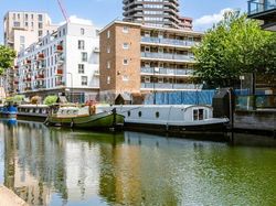 High Spec Widebeam. Mooring Islington.