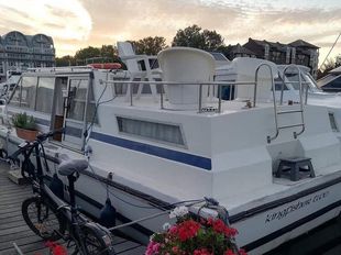 Lovely houseboat in London