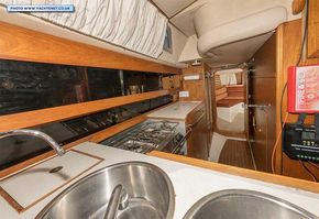 Walkthrough to aft cabin