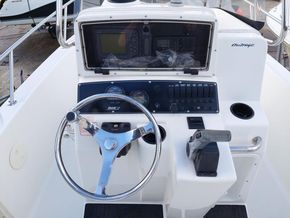 Boston Whaler 21 Outrage  - Helm