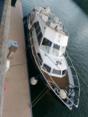 flybridge from captain's outside driving position
