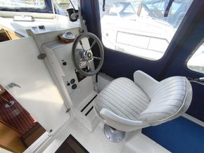 Aquamarine Riverboat 26  - Helm
