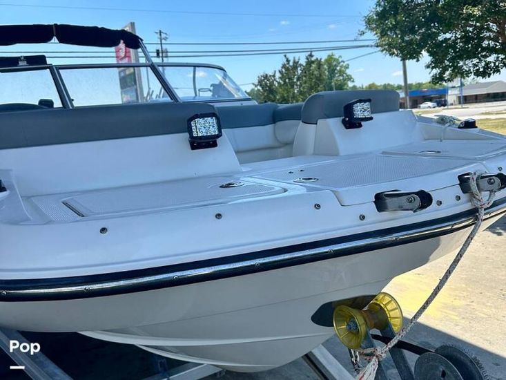 2015 Bayliner 215 br