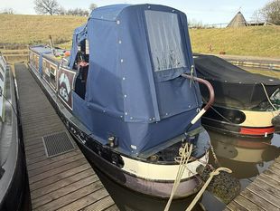 50ft reverse layout narrowboat