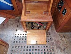 1993 Classic Yacht Robertson 35