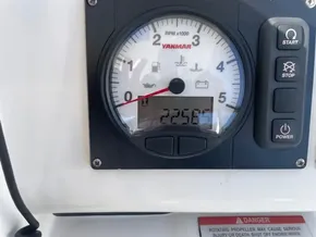 Yanmar engine control panel on a 2021 Leopard 45, displaying RPM and engine hours.