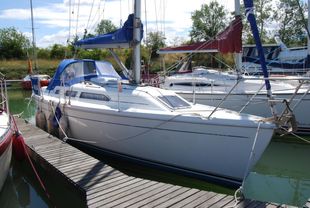 2002 Hunter Channel 31