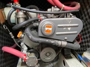 Beneteau Oceanis 323 Clipper  - Engine