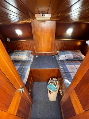 Aft cabin beds and storage