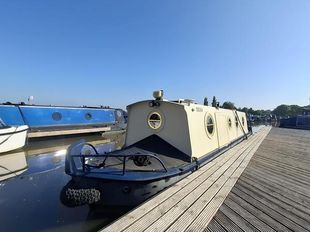 Experience 38ft Cruiser Stern
