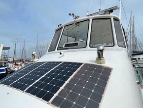 Aventure 430 Flybridge - Solar Panels