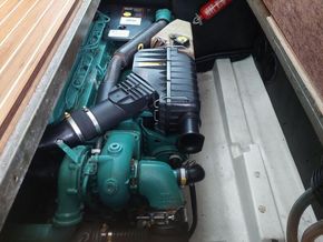 Jeanneau Merry Fisher 925 Flybridge  - Engine Detail