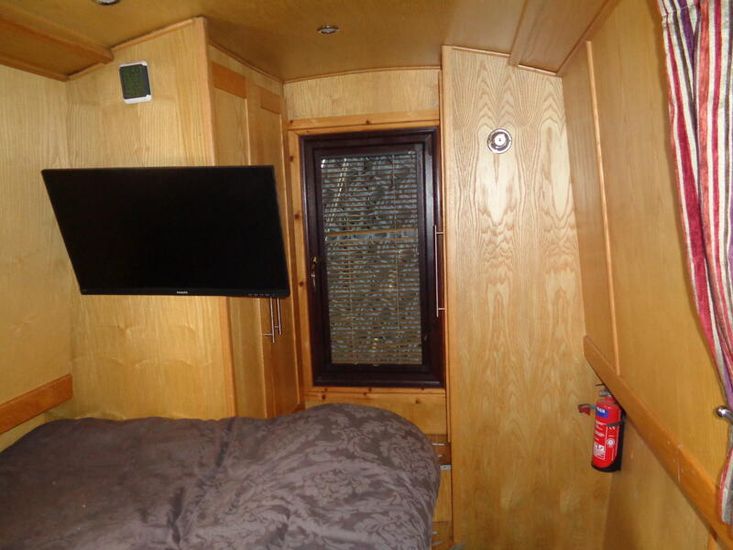 57ft Cruiser stern Narrowboat built 2011