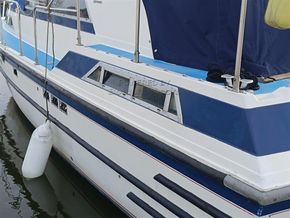 Broom 32  - Hull Close Up