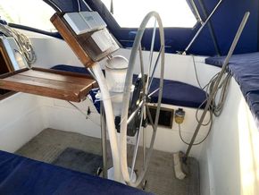 Colvic Countess 37 Owners cabin  - Helm