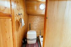 One cabin houseboat, Kingston, KT1
