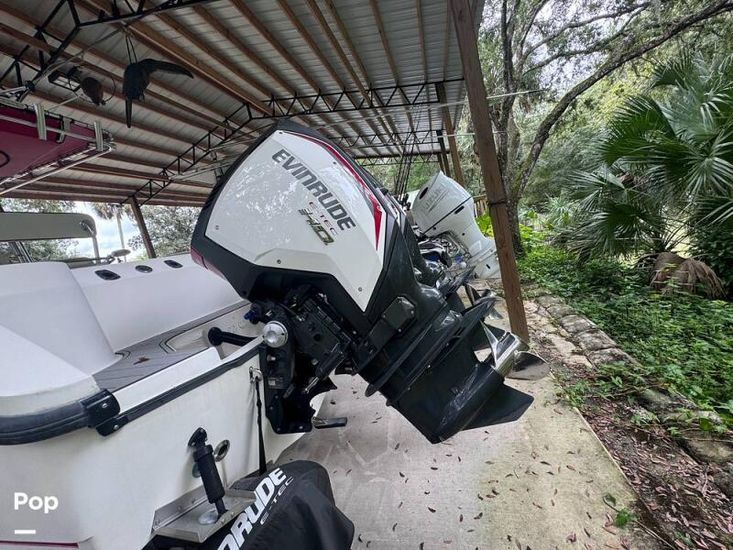 2000 Boston Whaler outrage 230