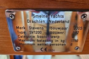 Stevens 1200 Vlet 2005 yacht plate, Smelne Yachts, Drachten, Netherlands, capacity 6 persons.