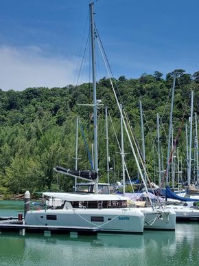 Lagoon 42 Owners version for Sale 