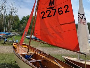 Mirror dinghy on combi trailer