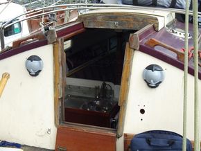 Oysterman 22ft Sailing Yacht - Companionway