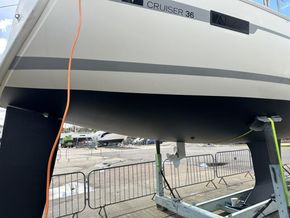 2011 Bavaria 36 Cruiser  6