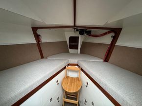 Bruce Roberts Voyager 388  - Forward Cabin