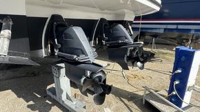 2017 Sealine C330 36