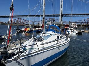 Highlander 28 yacht