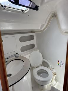 Beautifully maintained Dufour 32 Classic wheel steering shoal draft