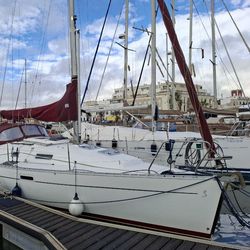 Beneteau 311 with lifting keel