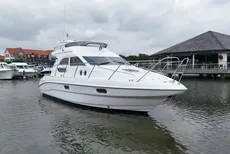 Sealine F33